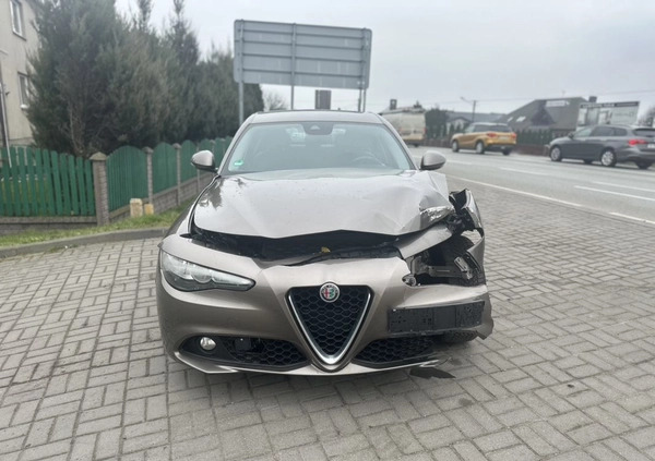 Alfa Romeo Giulia cena 44900 przebieg: 79612, rok produkcji 2017 z Żabno małe 301